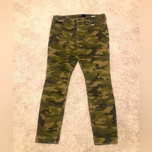 Woman Gap Camo Leggings Jean Size 10